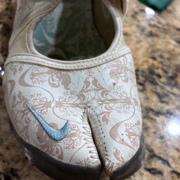 Rare Vintage Split Toe Nikes - Picture 5 of 6